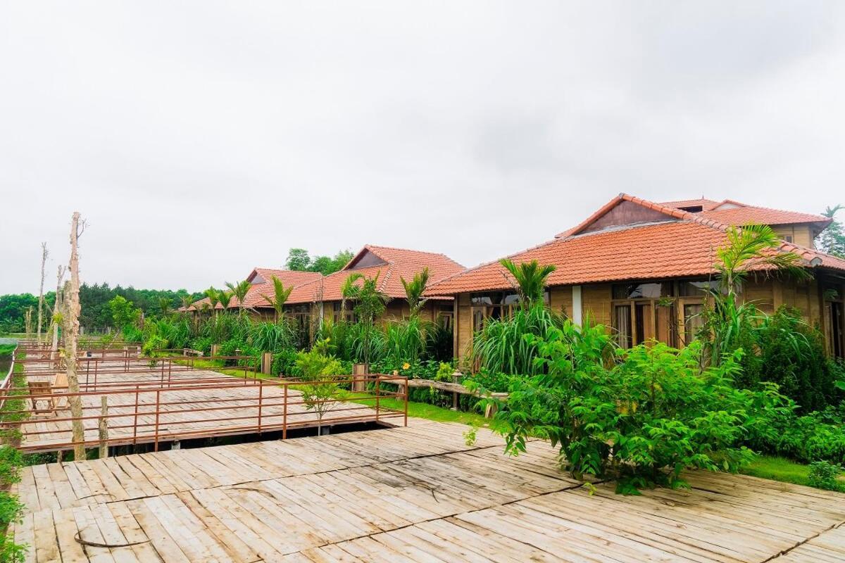 Nha Duoi Hotel Son Tay Exterior photo